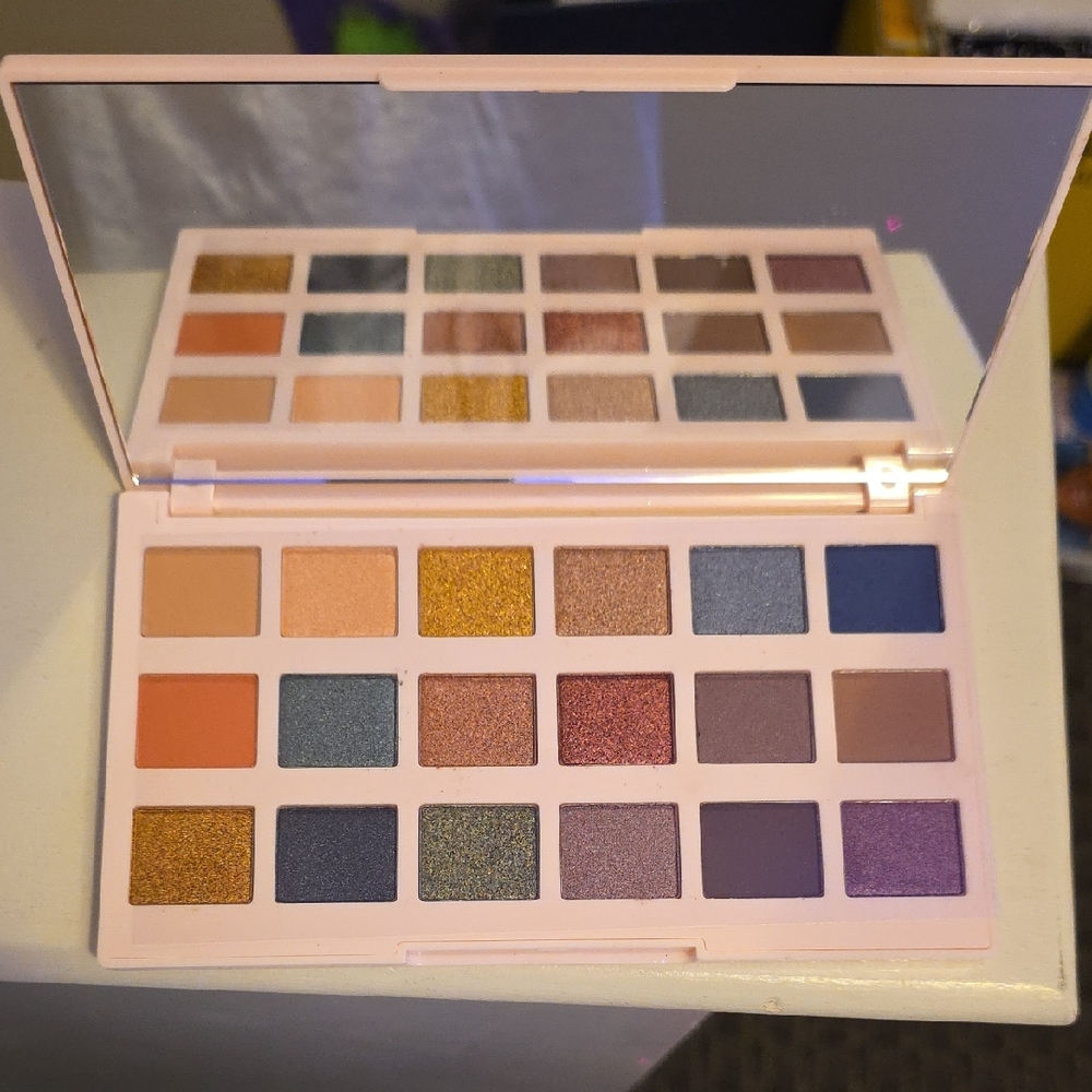 Ciate Eyeshadow Palette with Mirror - Multi-Color
